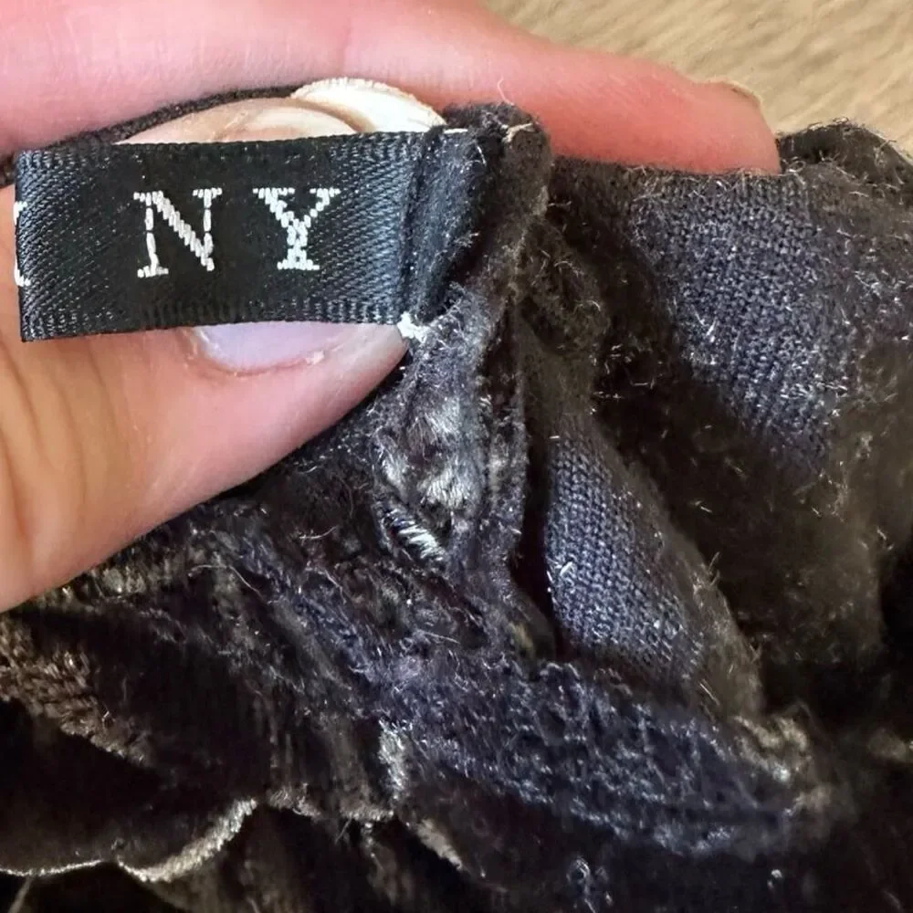 J & X NY Black & Gray Paisley Print Velvet Velour Gloves Women’s Size Medium